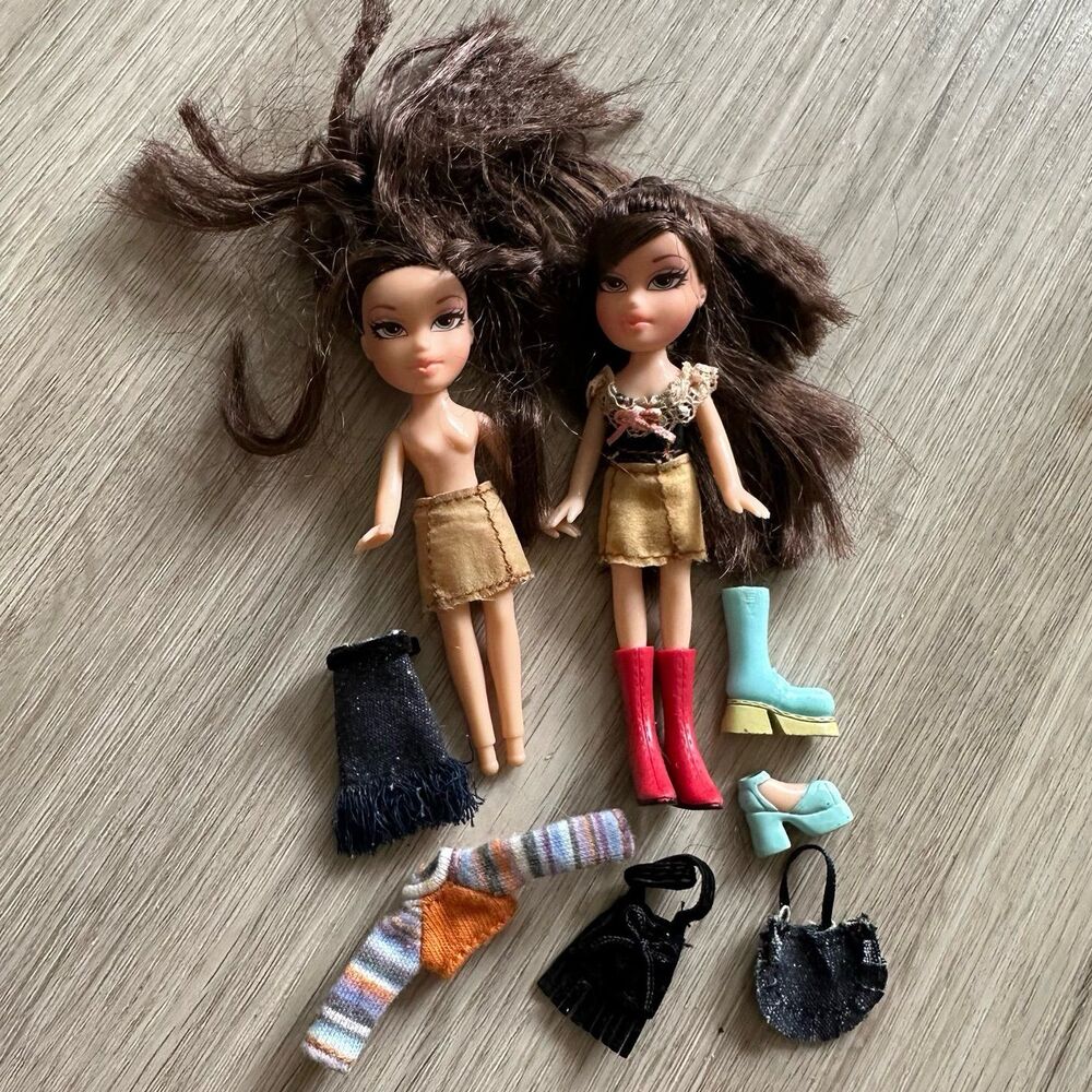 Bratz Minis Dolls with Accessories - 2 Dolls, Clothes, Shoes, Bag, Chair - Dana